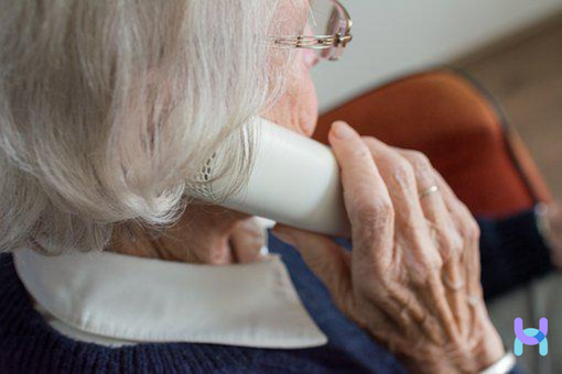 Mevrouw met telefoon
